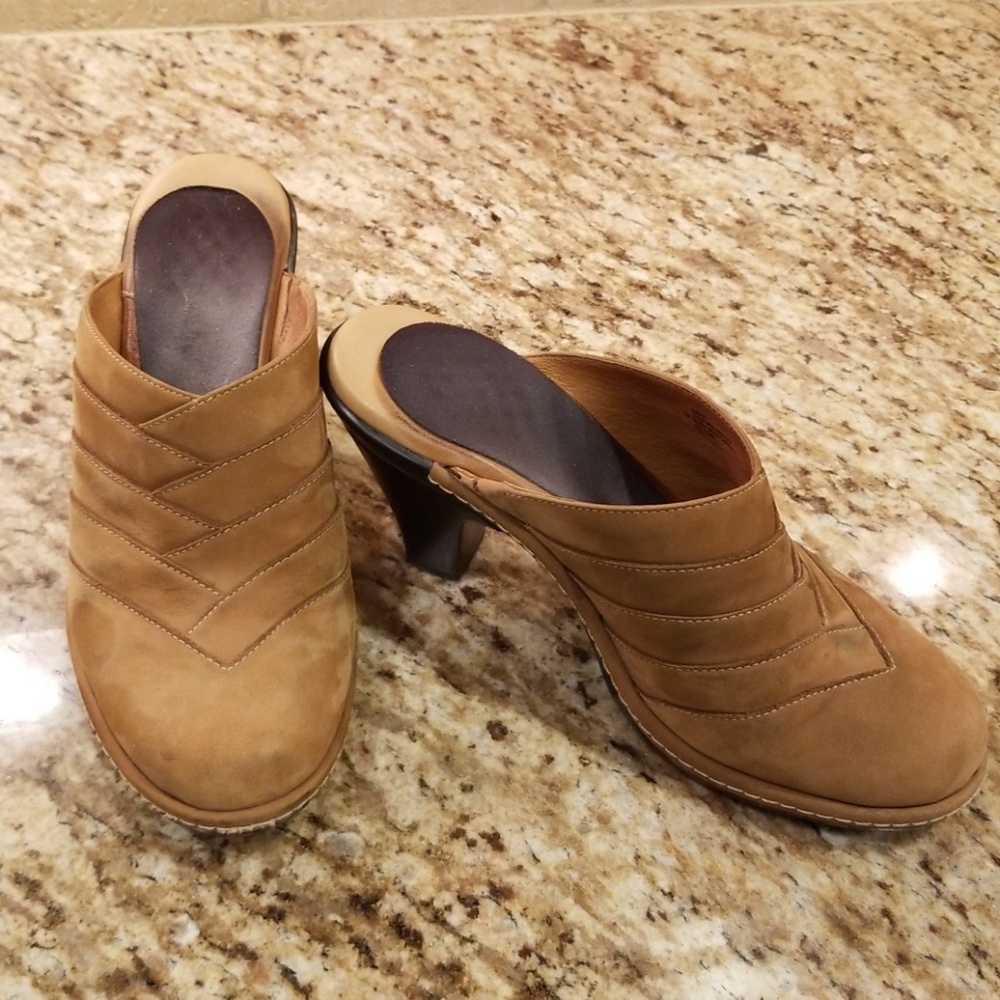 Sofft Suede Clogs Sz. 7 M